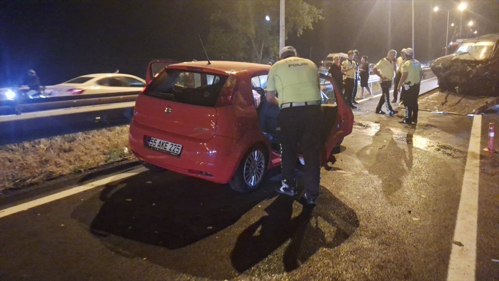 Samsun'da iki otomobilin çarpıştığı kazada 1’i ağır 8 kişi yaralandı