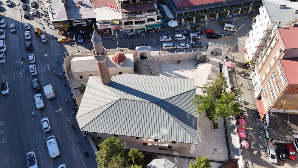 Sivas'taki Meydan Camisi restorasyonun ardından yeniden ibadete açılıyor