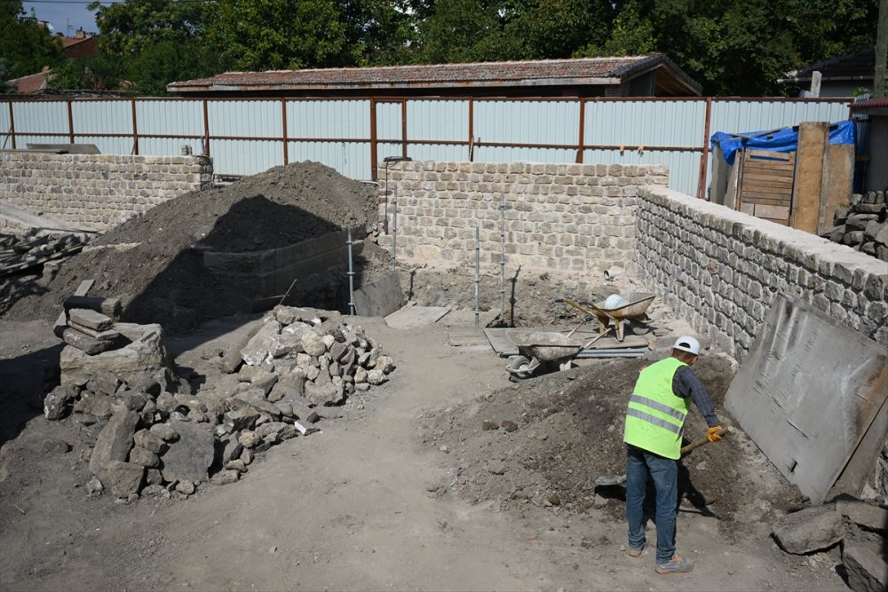 Edirne'de bugüne sadece minaresinin yarısı ulaşan Şeyh Şüceaddin Camisi'nin restorasyonu sürüyor