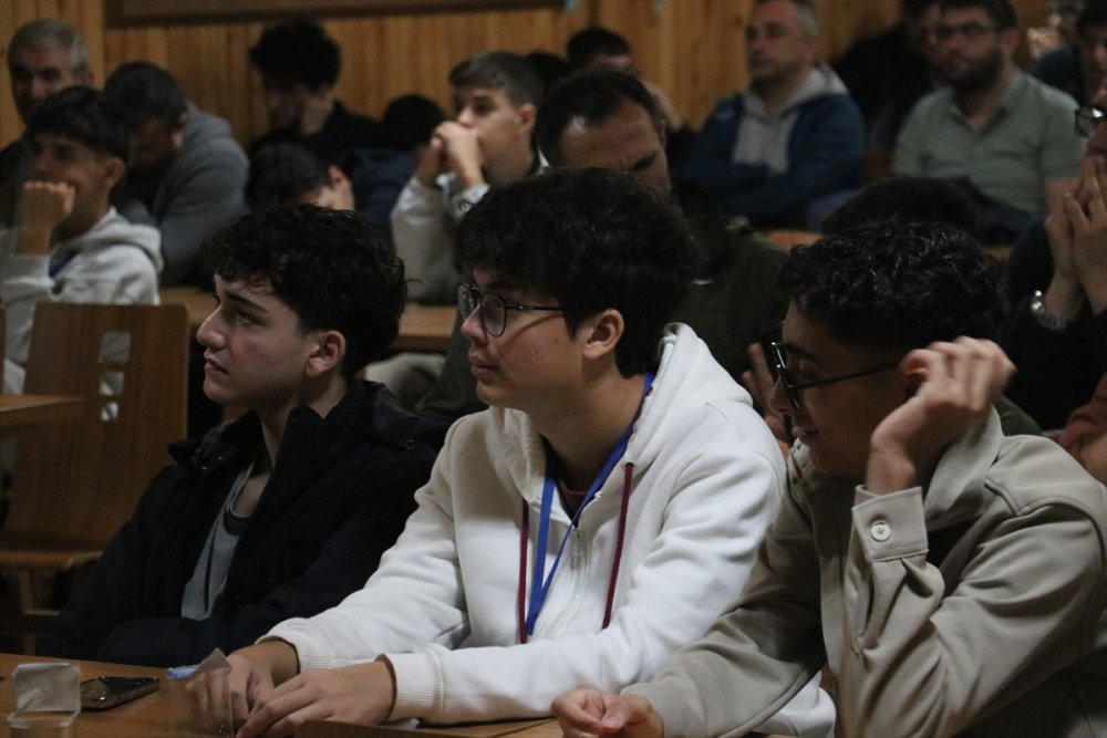 Türk ve uluslararası öğrenciler kamp ortamında okuma ve kültür deneyimi kazandı