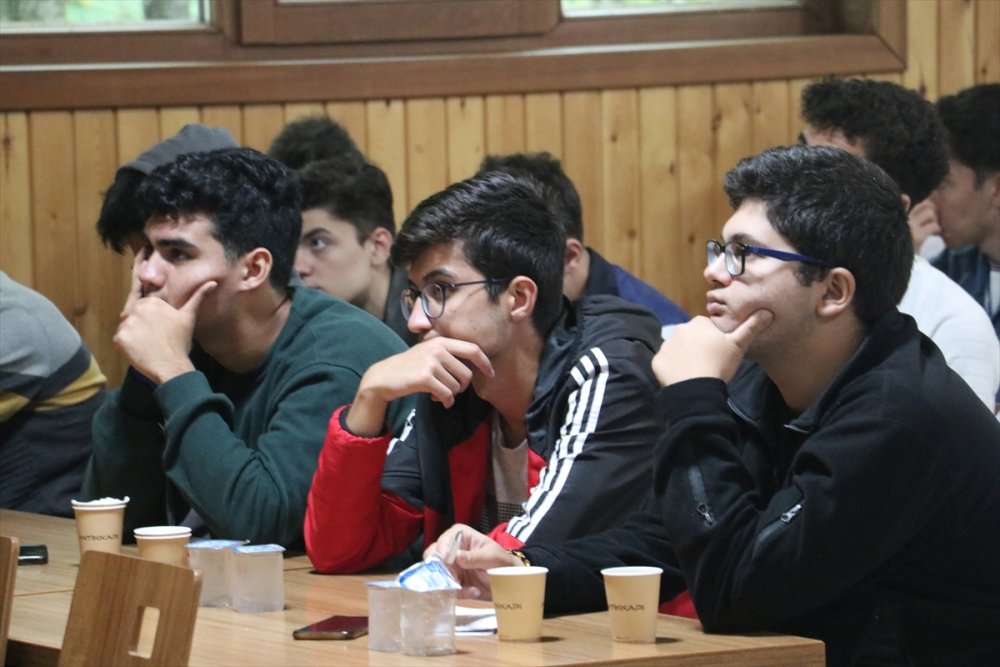 Türk ve uluslararası öğrenciler kamp ortamında okuma ve kültür deneyimi kazandı