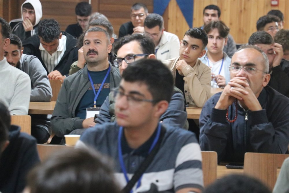 Türk ve uluslararası öğrenciler kamp ortamında okuma ve kültür deneyimi kazandı