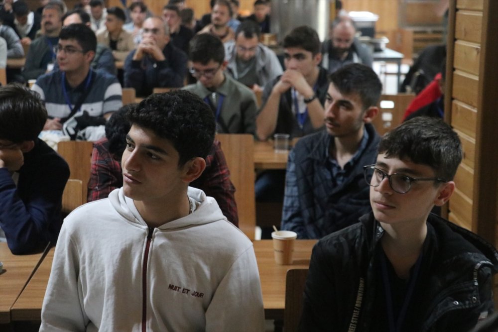 Türk ve uluslararası öğrenciler kamp ortamında okuma ve kültür deneyimi kazandı