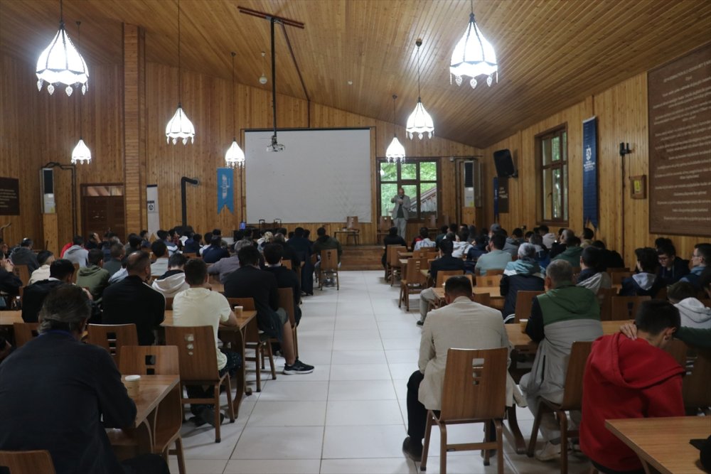 Türk ve uluslararası öğrenciler kamp ortamında okuma ve kültür deneyimi kazandı