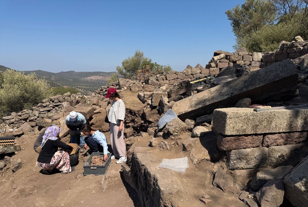 Manisa'daki Aigai Antik Kenti'nde tapınak gün yüzüne çıkarılıyor
