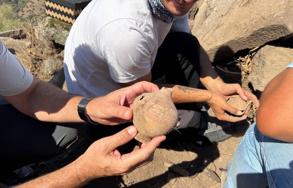 Manisa'daki Aigai Antik Kenti'nde tapınak gün yüzüne çıkarılıyor