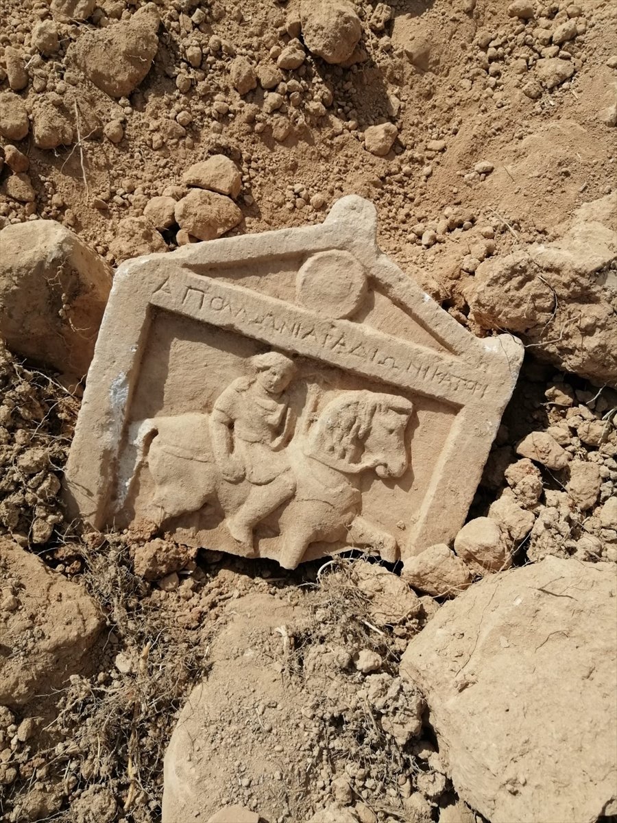 Denizli'de peyzaj düzenlemesinde Roma dönemine ait mezar taşı bulundu