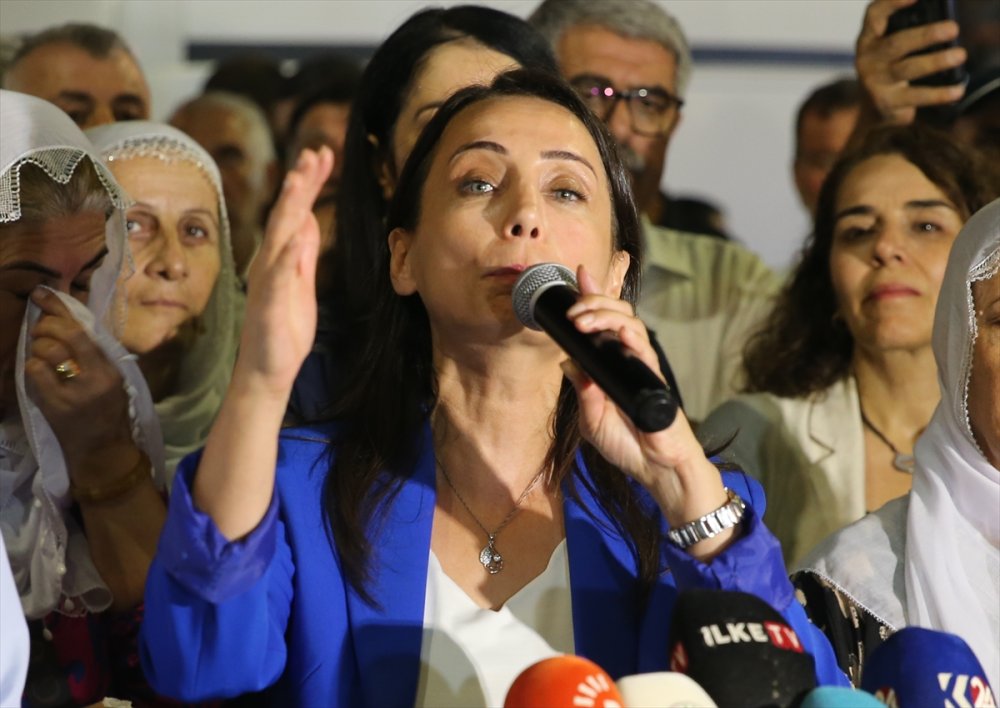 Diyarbakır’da 1 Eylül Dünya Barış Günü" yürüyüşüDEM Parti Eş Genel Başkanı Hatimoğulları da katıldı