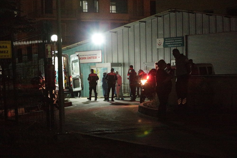 Bolu'da 9 polis aracın yakıt deposundaki şüpheli maddeyi inceledikleri esnada kokudan etkilendi