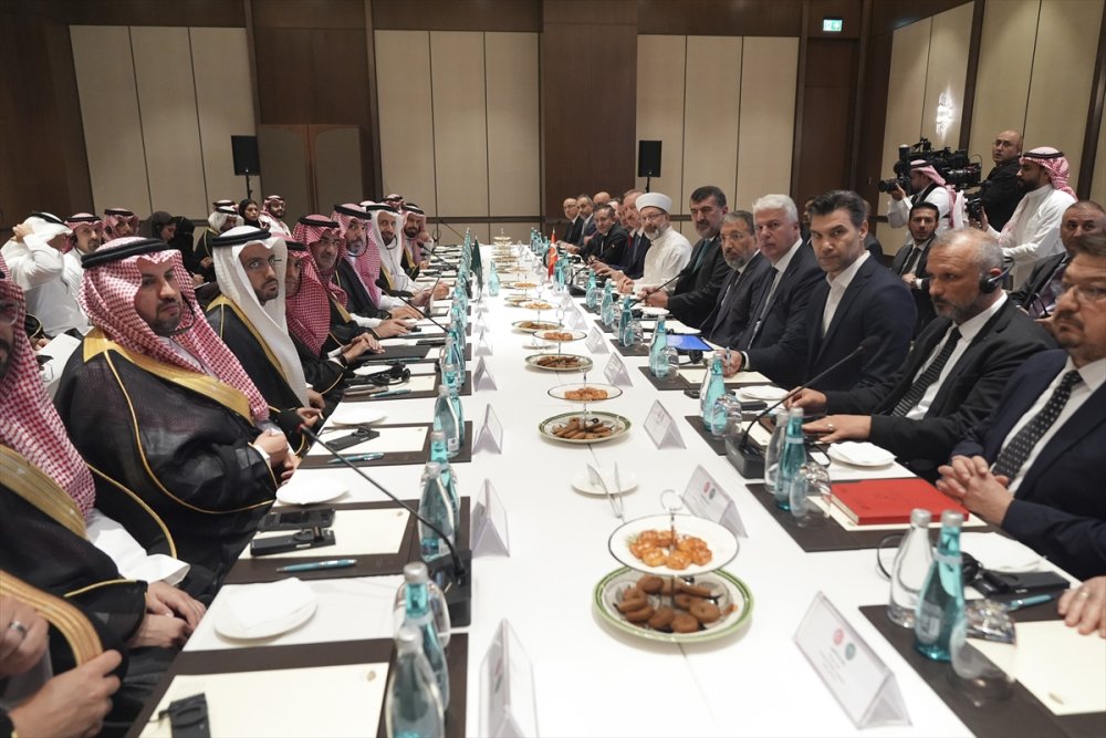 Diyanet İşleri Başkanı Prof. Dr. Ali Erbaş Suudi Arabistan Hac ve Umre Bakanı Rabia'yla ortak basın toplantısında konuştu: