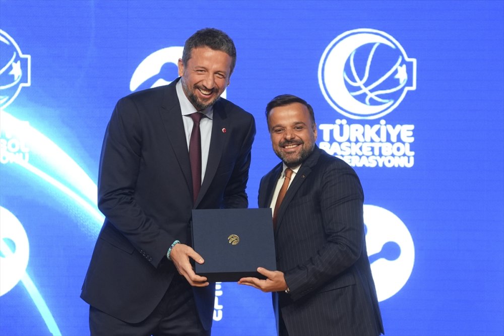Yeni başarılar için Türkiye Basketbol Federasyonu ile Turkcell arasında sponsorluk anlaşması imzalandı