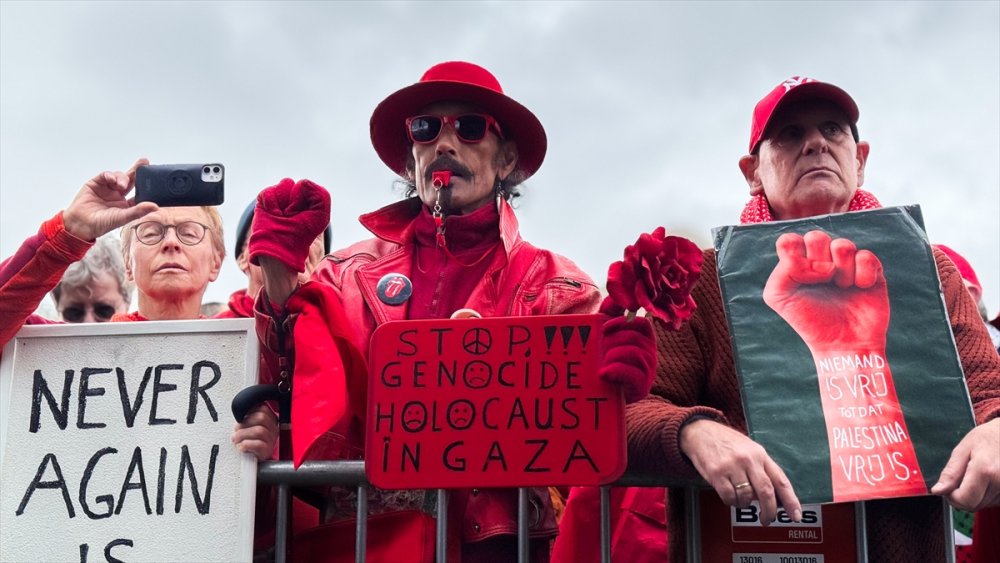 Hollanda'da yaklaşık 250 bin kişi, hükümetin İsrail politikasını protesto etti