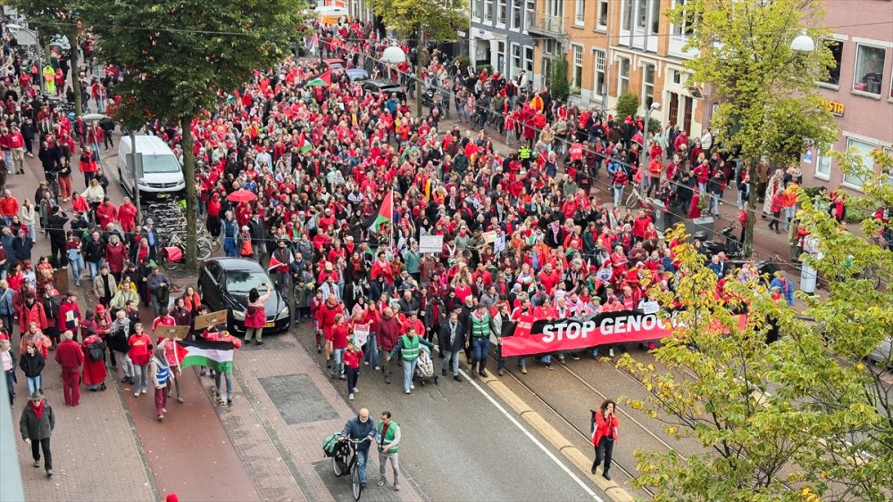 Hollanda'da yaklaşık 250 bin kişi, hükümetin İsrail politikasını protesto etti