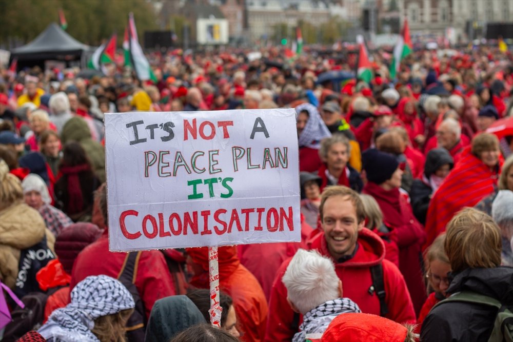 Hollanda'da yaklaşık 250 bin kişi, hükümetin İsrail politikasını protesto etti