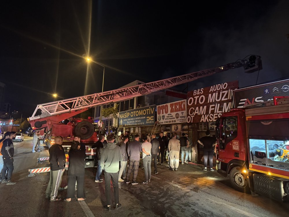 Osmangazi’de yedek parça satılan iş yerinde çıkan yangın söndürüldü