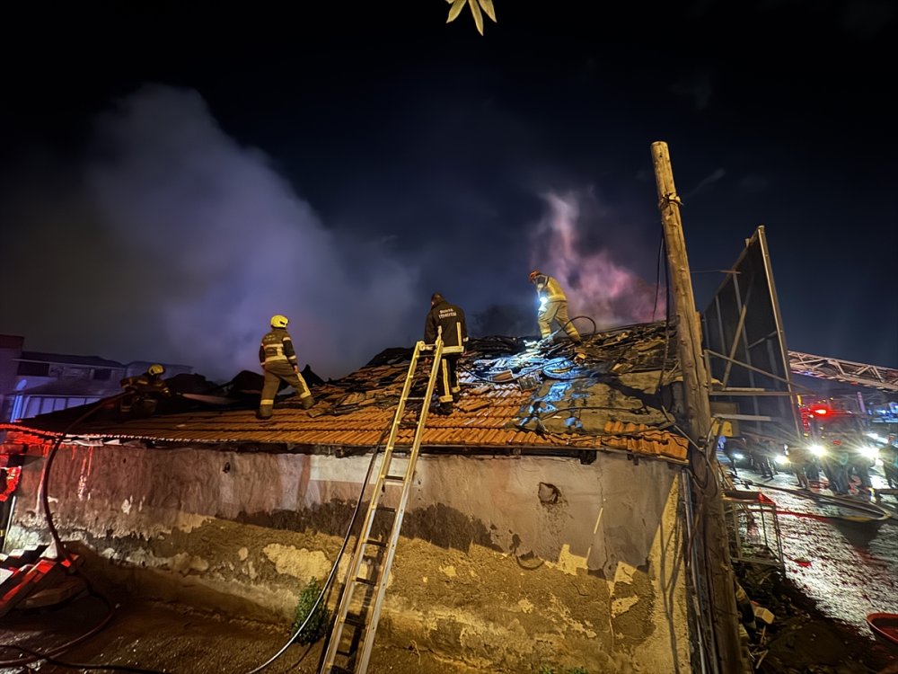Osmangazi’de yedek parça satılan iş yerinde çıkan yangın söndürüldü