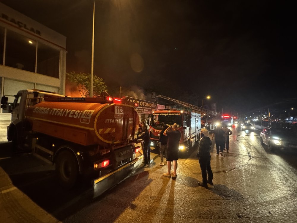 Osmangazi’de yedek parça satılan iş yerinde çıkan yangın söndürüldü