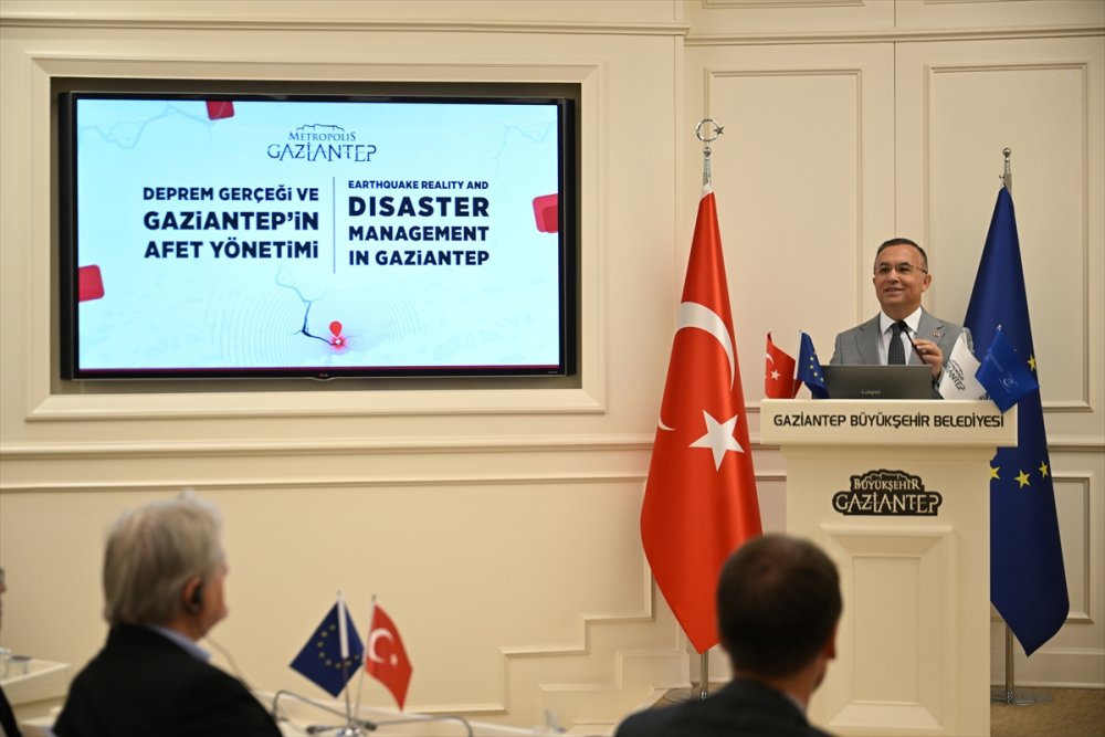 Gaziantep'te önemli toplantı  "Deprem Gerçeği ve Gaziantep'in Afet Yönetimi Teknik Toplantısı" düzenlendi
