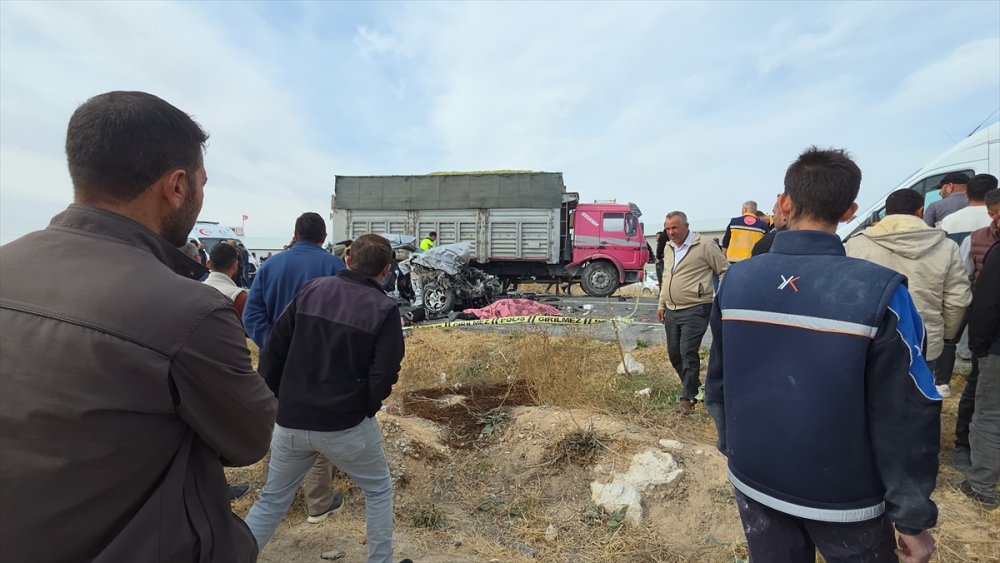 Aksaray Eskil’de kamyonla çarpışan otomobildeki 3 kardeş öldü