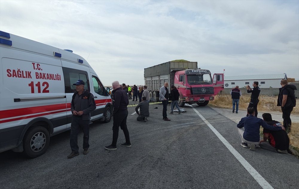 Aksaray Eskil’de kamyonla çarpışan otomobildeki 3 kardeş öldü