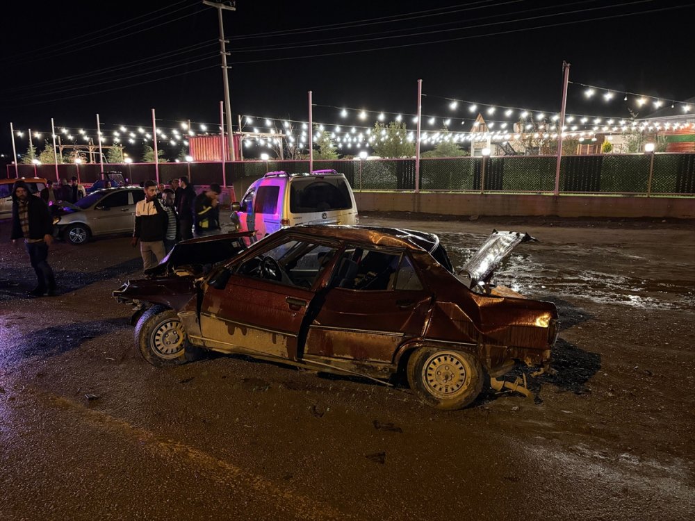 Kazalar durmuyor. Çankırı'da 3 aracın karıştığı trafik kazasında 9 kişi yaralandı