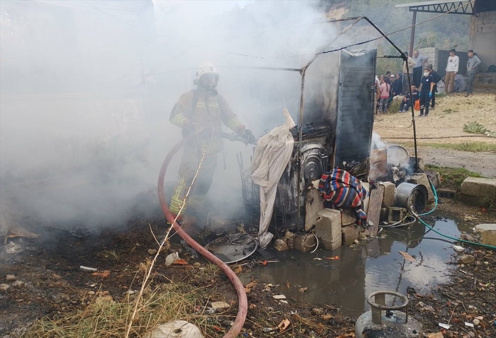 Hatay Yayladağ’da konteynerde çıkan yangında bir bebek öldü, annesi yaralandı