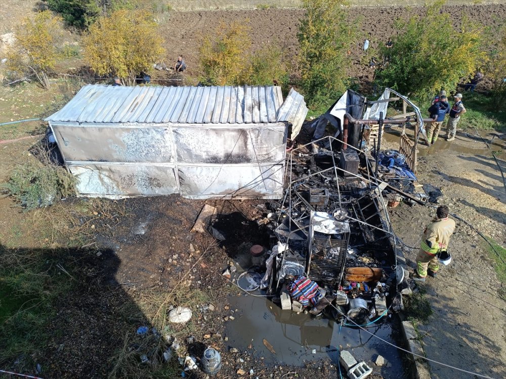 Hatay Yayladağ’da konteynerde çıkan yangında bir bebek öldü, annesi yaralandı