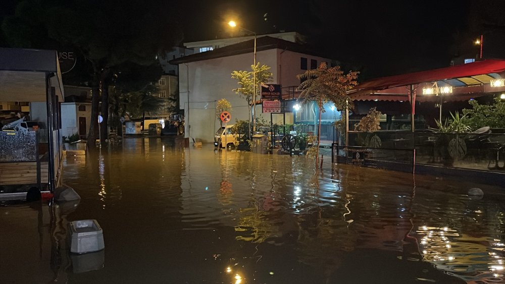 Balıkesşr Edremit Körfezi'nde sağanak etkili oldu