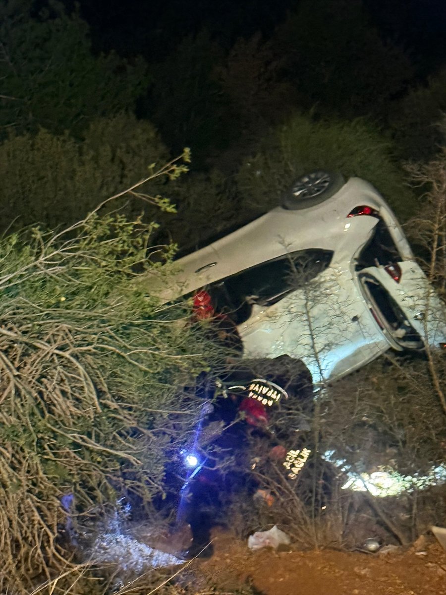 Adana Sarıçam’da uçuruma yuvarlanan otomobilin sürücüsü yaralandı