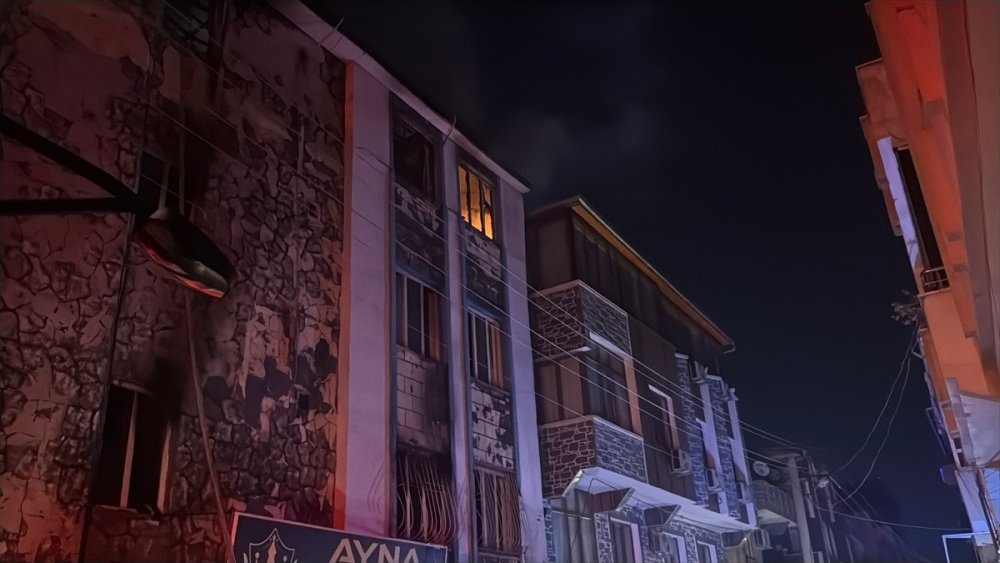 Gaziantep Şahinbey’de 4 katlı rezidansta çıkan yangın kontrol altına alındı