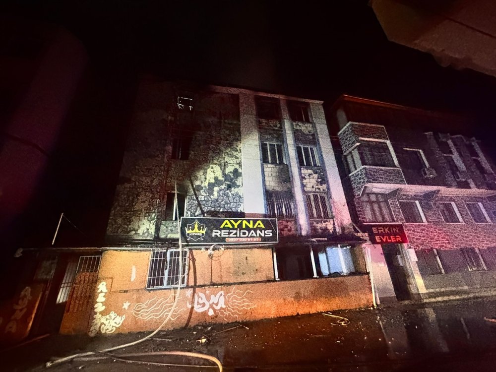 Gaziantep Şahinbey’de 4 katlı rezidansta çıkan yangın kontrol altına alındı