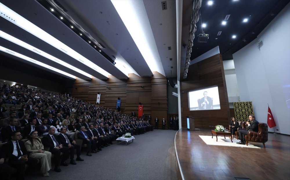 Bakan Bayraktar, EPIX söyleşisinde enerji uzmanlarıyla buluştu