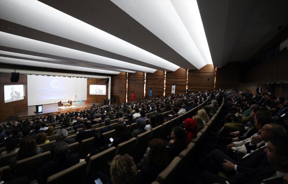 Bakan Bayraktar, EPIX söyleşisinde enerji uzmanlarıyla buluştu