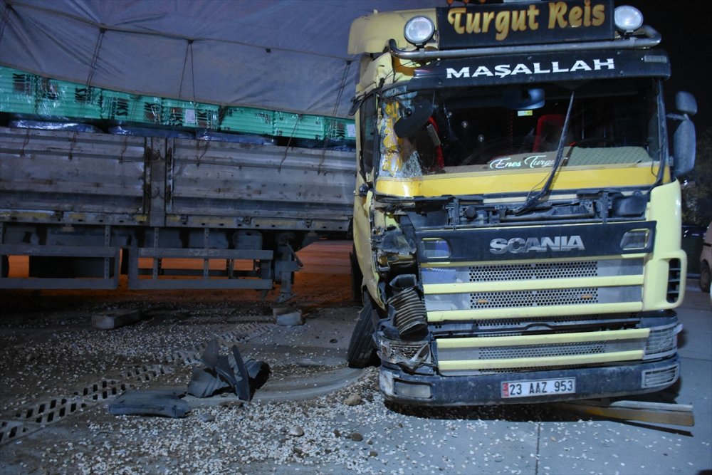 Ölümlü Kazalar Bitmiyor. Malatya'da zincirleme trafik kazasında 2 kişi öldü, 3 kişi yaralandı