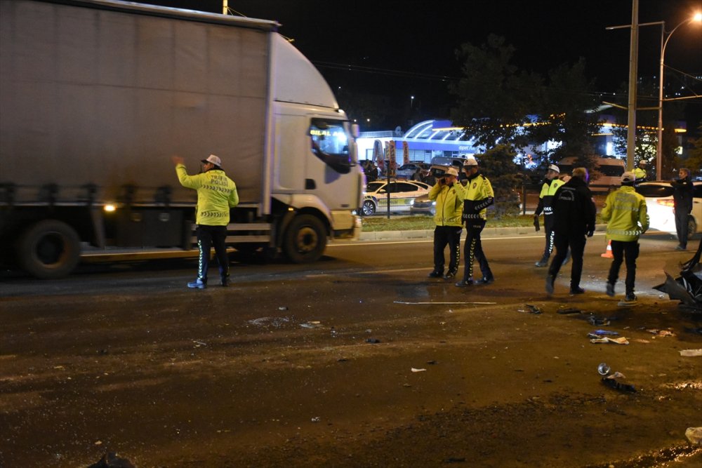 Ölümlü Kazalar Bitmiyor. Malatya'da zincirleme trafik kazasında 2 kişi öldü, 3 kişi yaralandı
