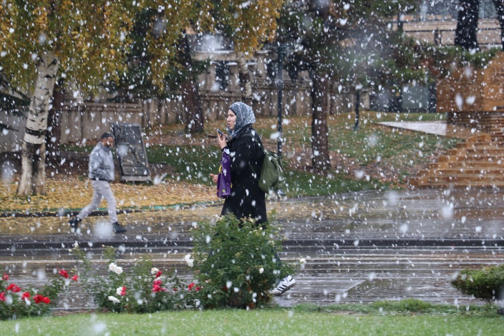 Sivas beyazlara büründü. mevsimin ilk karı yağdı