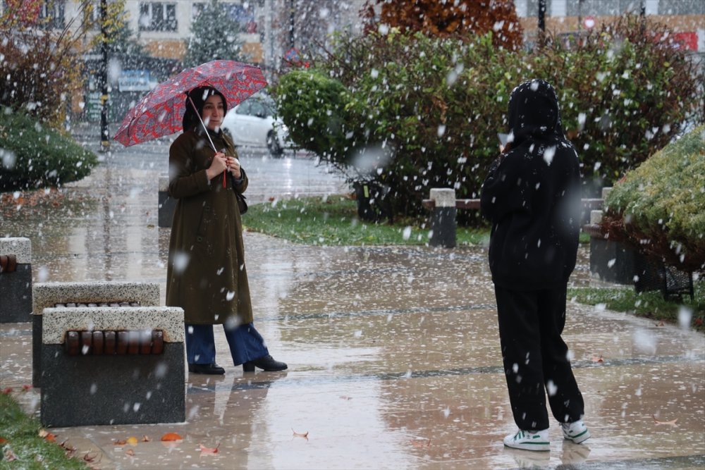 Sivas beyazlara büründü. mevsimin ilk karı yağdı