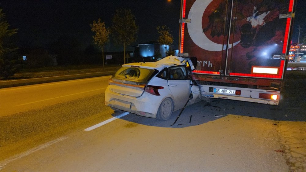 İnegöl’de park halindeki tıra çarpan otomobil sürücüsü ağır yaralandı