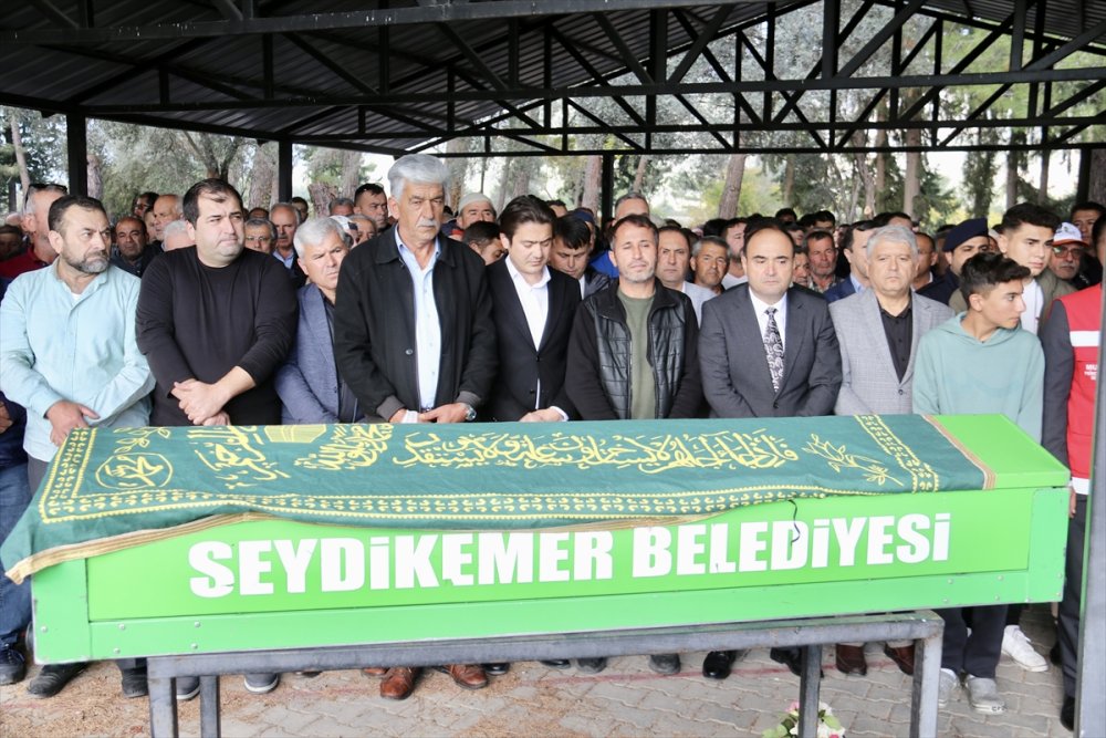 Muğla Seydikemer’de zehirlenme şüphesiyle ölen genç kız defnedildi