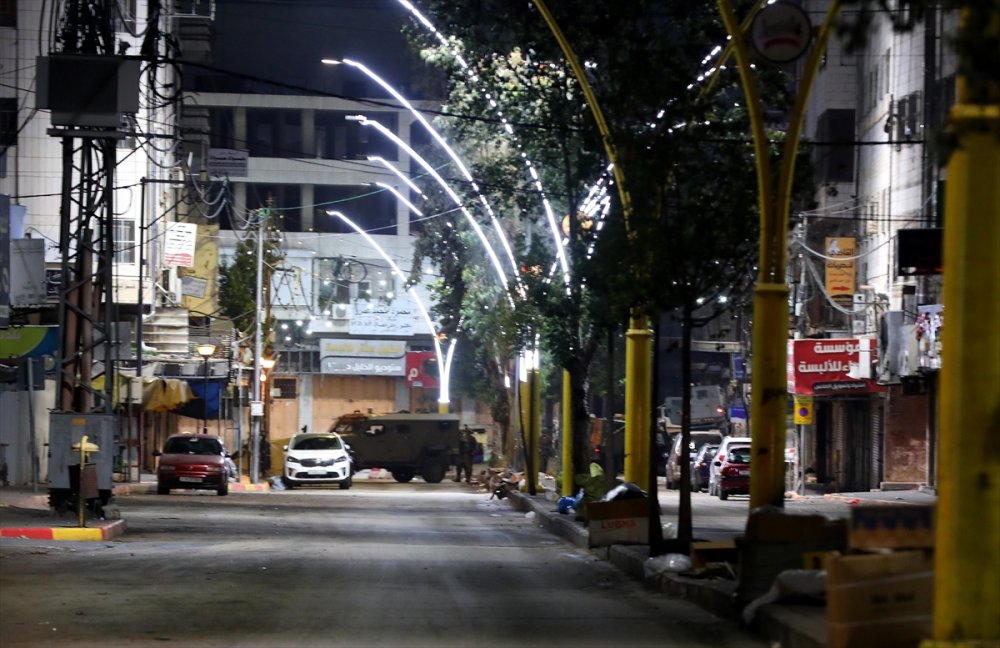 İsrail ,bahaneyle öldürmeye devam ediyor. işgal altındaki Batı Şeria'nın El Halil kenti yakınlarında 2 Filistinliyi öldürdü