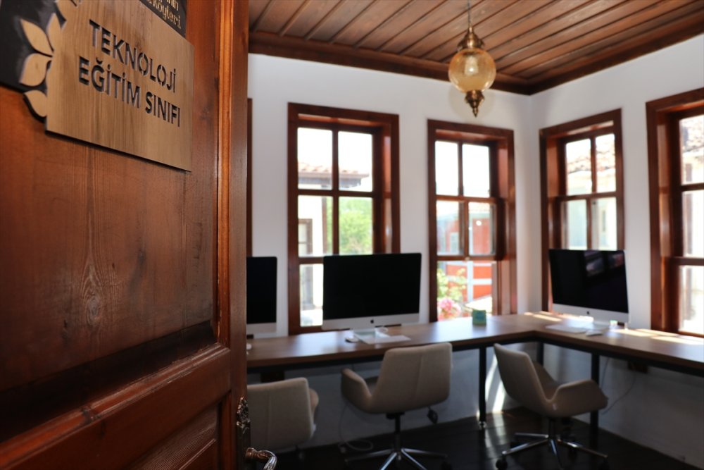 Sakarya'da kurulan Taraklı Dijital Merkezi, "yarının köyleri" için çalışmalarını sürdürüyor