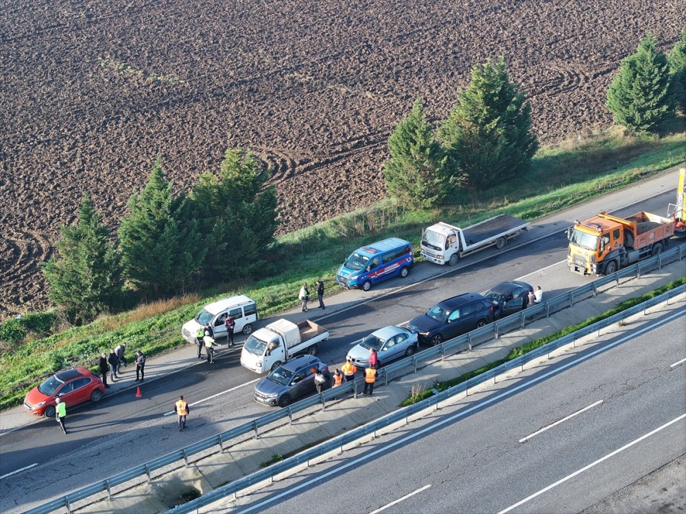 Edirne'de 10 aracın karıştığı zincirleme trafik kazasında 7 kişi yaralandı