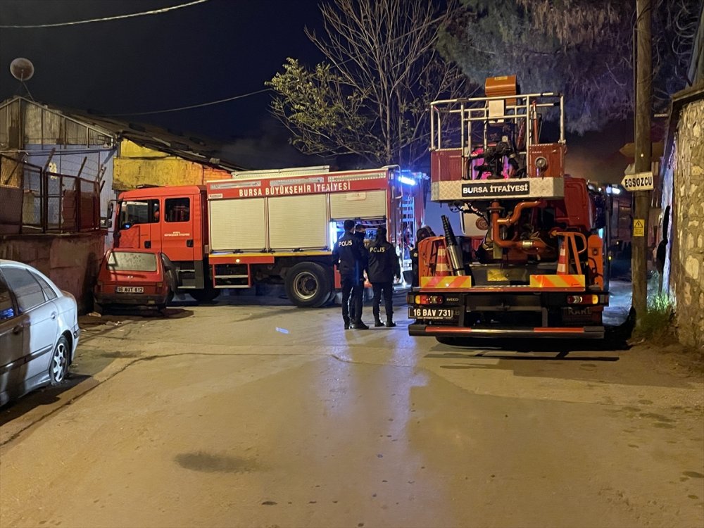 Osmangazi’de barakada çıkan yangında 1 kişi dumandan etkilendi