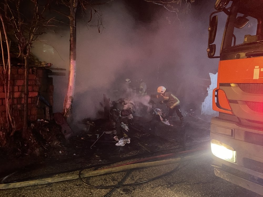 Osmangazi’de barakada çıkan yangında 1 kişi dumandan etkilendi