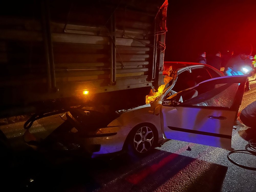 Bir ölümlü kaza daha. Çorum'da tırla çarpışan otomobilin sürücüsü öldü
