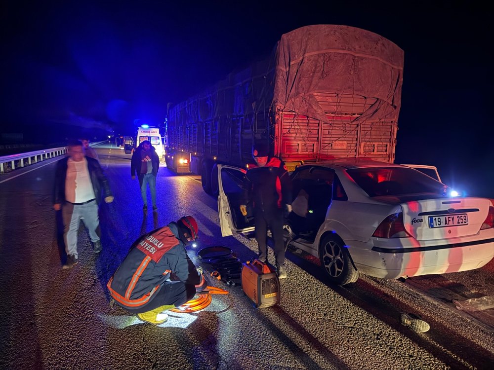 Bir ölümlü kaza daha. Çorum'da tırla çarpışan otomobilin sürücüsü öldü